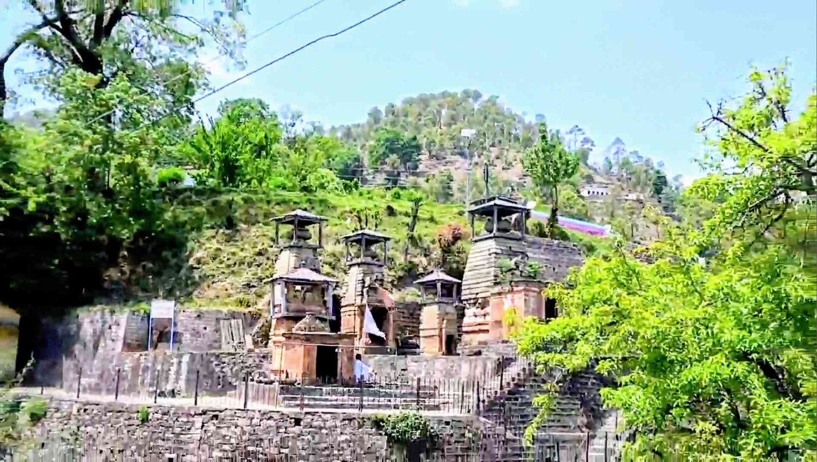 त्रिनेत्रेश्वर मंदिर