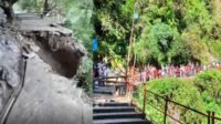 ब्रेकिंग न्यूज़ : केदारनाथ यात्रा मार्ग क्षतिग्रस्त, श्रद्धालुओं से सावधानी बरतने की अपील