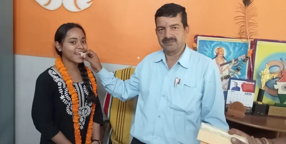 किच्छा की गरिमा ने हाईस्कूल में लहराया परचम, हासिल की 19वीं रैंक 1 किच्छा की गरिमा ने हाईस्कूल में की 19वीं रैंक हासिल