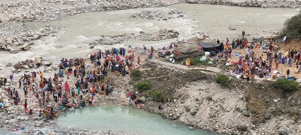 12 साल बाद माणा में पुष्कर कुंभ शुरू, उमड़े श्रद्धालु 1 12 साल बाद माणा में पुष्कर कुंभ शुरू, उमड़े श्रद्धालु