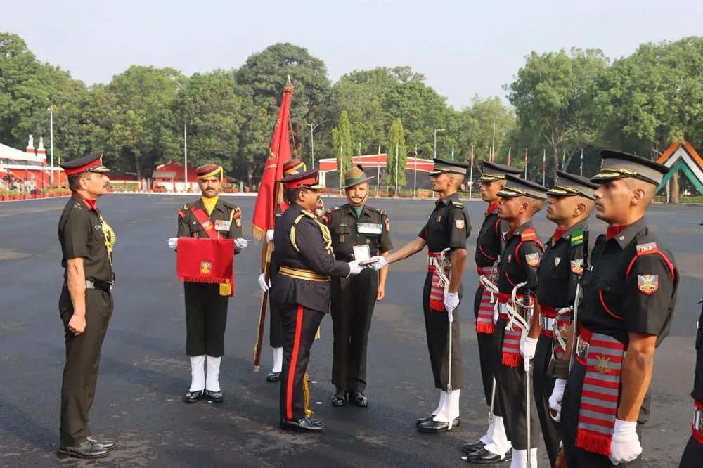 भारतीय सैन्य अकादमी (IMA), देहरादून में 156वीं पासिंग आउट परेड: राष्ट्र को मिले 451 युवा सैन्य अधिकारी 1 भारतीय सैन्य अकादमी (IMA), देहरादून में 156वीं पासिंग आउट परेड