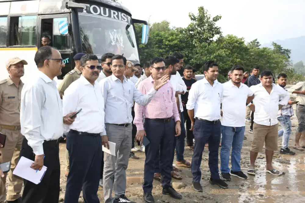 नैनीताल: मानसून की क्षति का आकलन करने पहुंची केंद्र सरकार की टीम 1 नैनीताल: मानसून की क्षति का आकलन करने पहुंची केंद्र सरकार की टीम