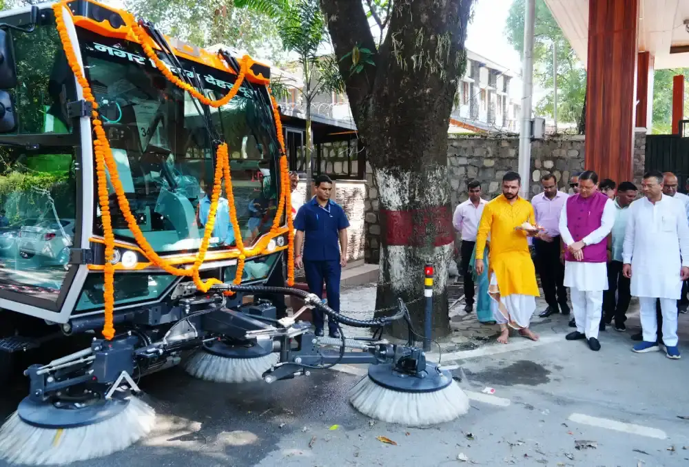 देहरादून: सड़कों को मिलेगी प्रदूषण से राहत, सीएम धामी ने दिखाई ग्रीन सिग्नल