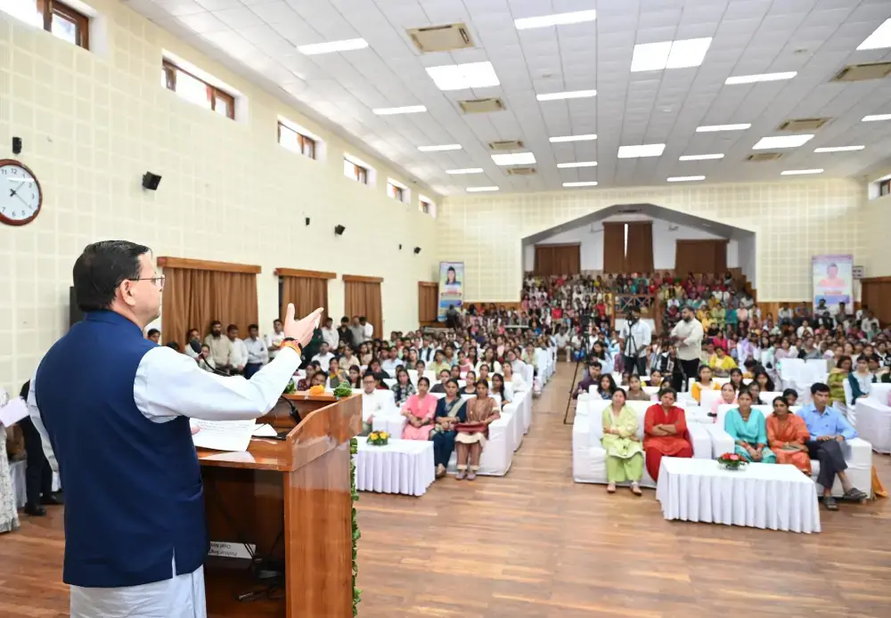 अंतर्राष्ट्रीय बालिका दिवस पर मेधावी छात्राओं को मुख्यमंत्री धामी ने दिए स्मार्टफोन और पुरस्कार 2 अंतर्राष्ट्रीय बालिका दिवस पर मेधावी छात्राओं को मुख्यमंत्री धामी ने दिए स्मार्टफोन और पुरस्कार