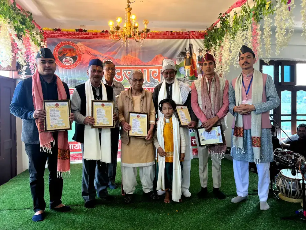 कुमाउनी भाषा और संस्कृति को नई दिशा: सोमेश्वर में 'दुसर कुमाउनी भाषा युवा सम्मेलन एवं युवा सम्मान समारोह– 2025' का सफल आयोजन! 1 कुमाउनी भाषा और संस्कृति को नई दिशा: सोमेश्वर में 'दुसर कुमाउनी भाषा युवा सम्मेलन एवं युवा सम्मान समारोह– 2025' का सफल आयोजन!