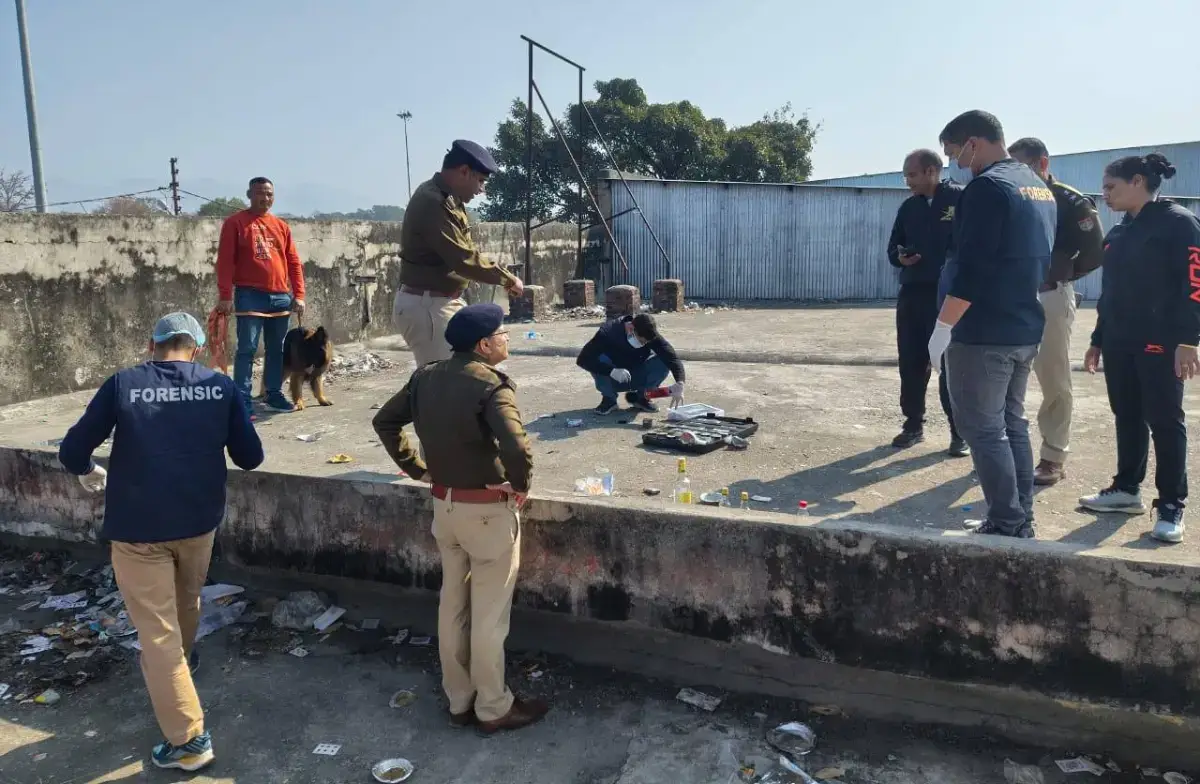 Haldwani: नवीन मंडी डबल मर्डर केस का 6 घंटे में खुलासा, SSP के नेतृत्व में 4 हत्यारे गिरफ्तार 1 Haldwani: नवीन मंडी डबल मर्डर केस, SSP NAINITAL डॉ0 मंजुनाथ टी0सी0 का घटनास्थल का निरीक्षण