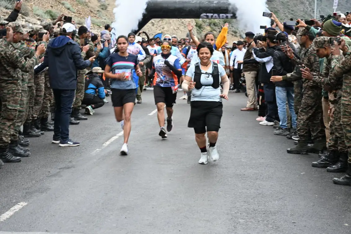 चमोली की सामरिक नीति घाटी में 'नीति एक्सट्रीम अल्ट्रा रन' का भव्य शुभारंभ: 28 राज्यों के 933 धावक दिखा रहे दम 1 चमोली की सामरिक नीति घाटी में 'नीति एक्सट्रीम अल्ट्रा रन' का भव्य शुभारंभ: 28 राज्यों के 933 धावक दिखा रहे दम