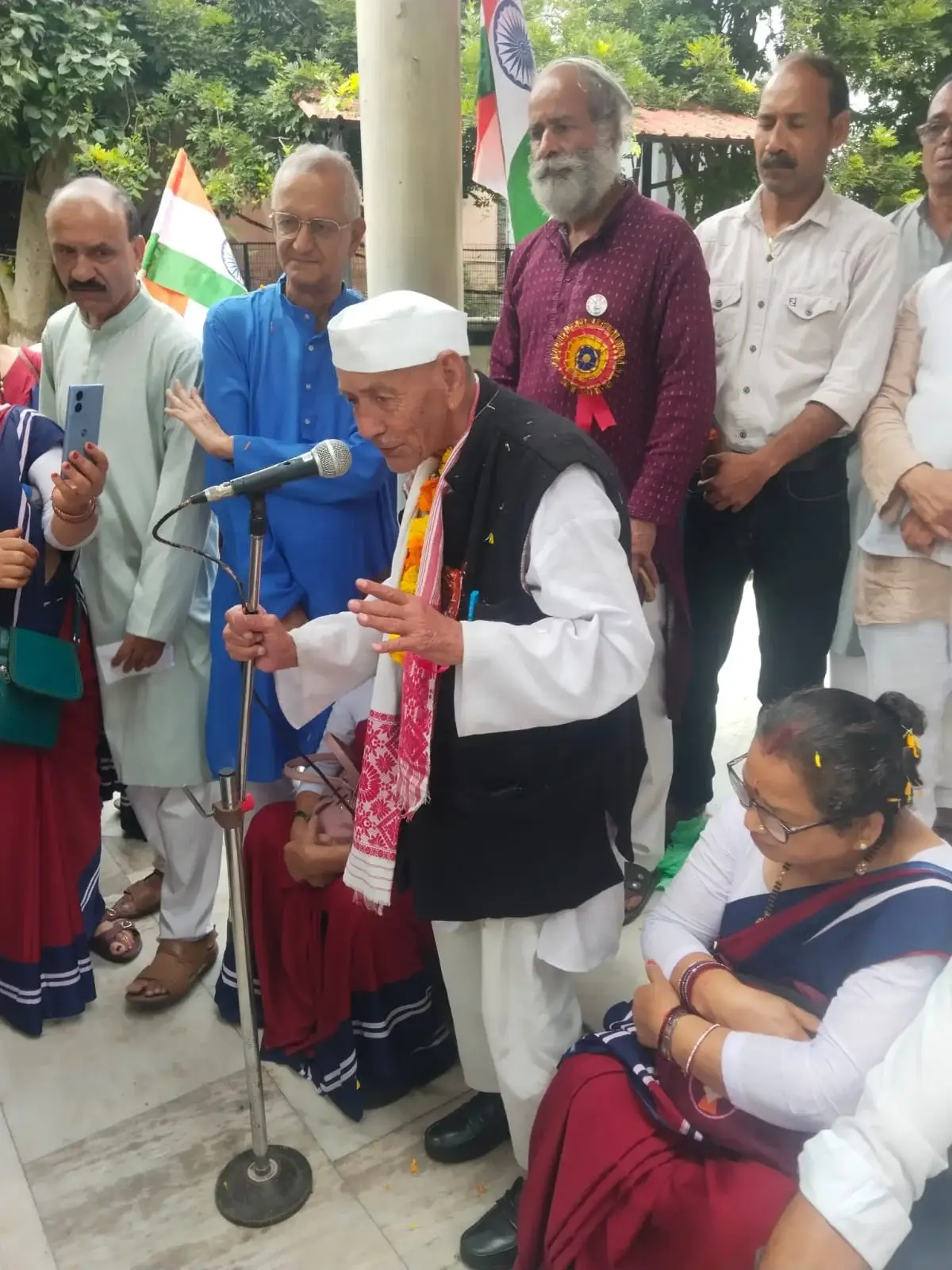 जल संकट के खिलाफ 94 वर्षीय स्वतंत्रता सेनानी का बिगुल: 'गांव को पानी दो, वरना 2027 में लड़ूंगा चुनाव' 1 जल संकट के खिलाफ 94 वर्षीय स्वतंत्रता सेनानी का बिगुल: 'गांव को पानी दो, वरना 2027 में लड़ूंगा चुनाव'
