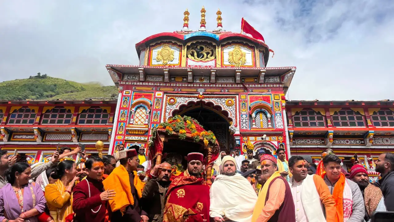 बदरीनाथ धाम में श्रद्धा और उल्लास के साथ शुरू हुआ भगवान नर-नारायण जयंती पर्व, माता मूर्ति मंदिर पहुंची उत्सव डोली 1 बदरीनाथ धाम में श्रद्धा और उल्लास के साथ शुरू हुआ भगवान नर-नारायण जयंती पर्व, माता मूर्ति मंदिर पहुंची उत्सव डोली