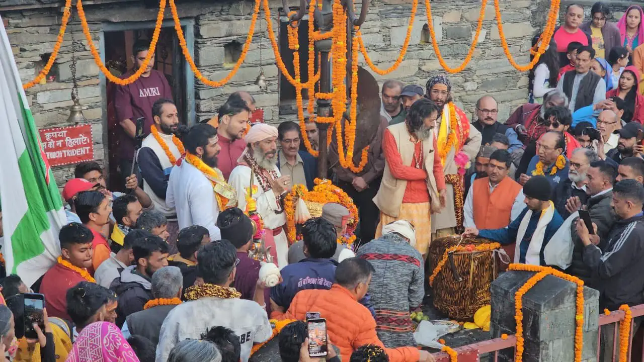 चतुर्थ केदार भगवान रुद्रनाथ की उत्सव डोली शीतकालीन गद्दी स्थल गोपीनाथ मंदिर में विराजमान, 6 महीने गोपेश्वर में ही होंगे दर्शन 2 चतुर्थ केदार भगवान रुद्रनाथ की उत्सव डोली शीतकालीन गद्दी स्थल गोपीनाथ मंदिर में विराजमान, 6 महीने गोपेश्वर में ही होंगे दर्शन